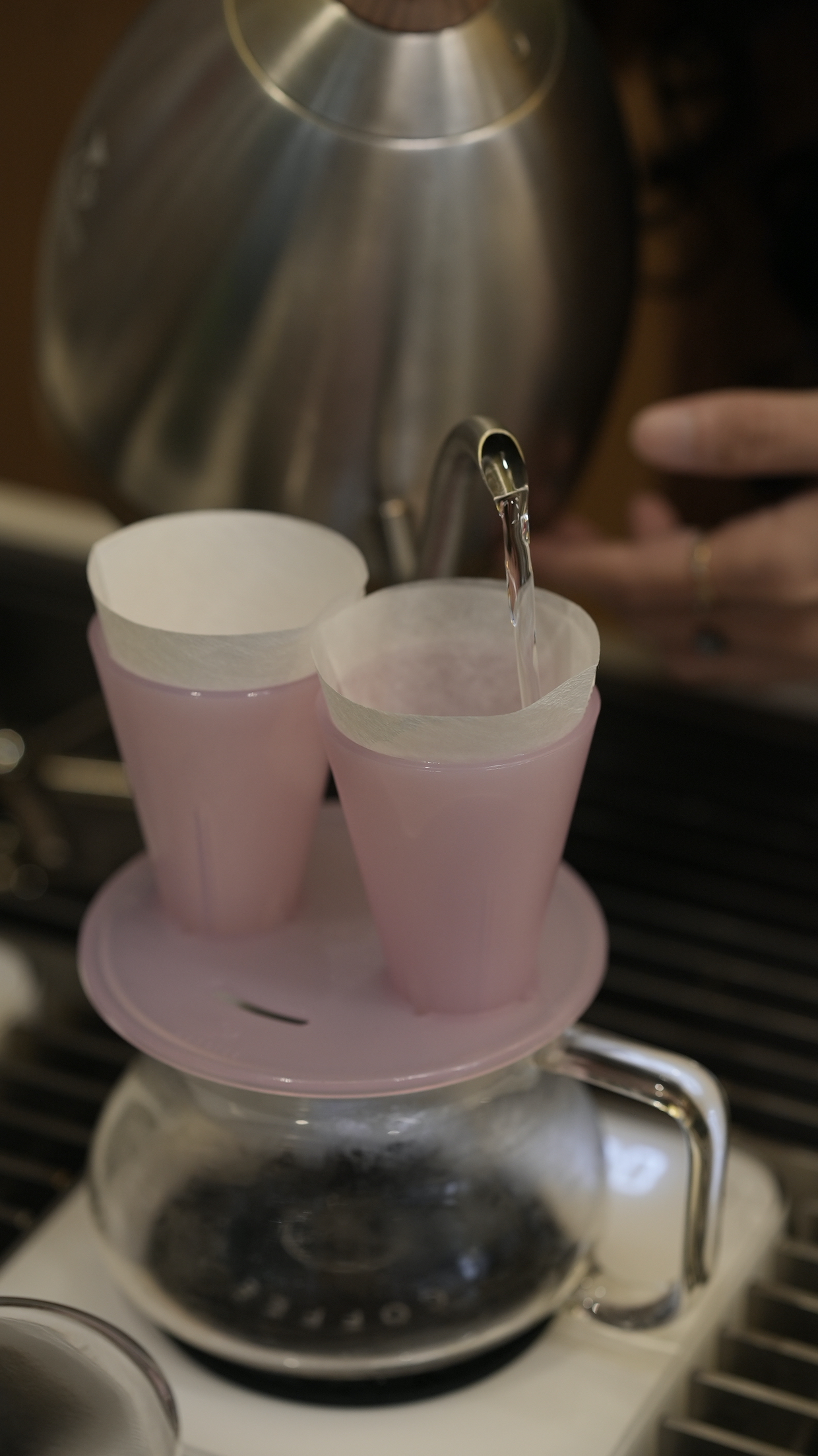 Binocular dripper pour