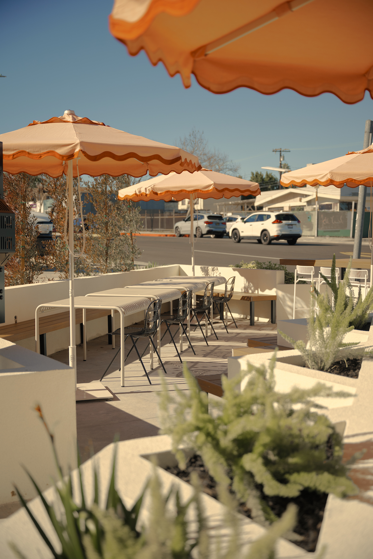 Intelligentsia drive-through Santa Monica LA seating