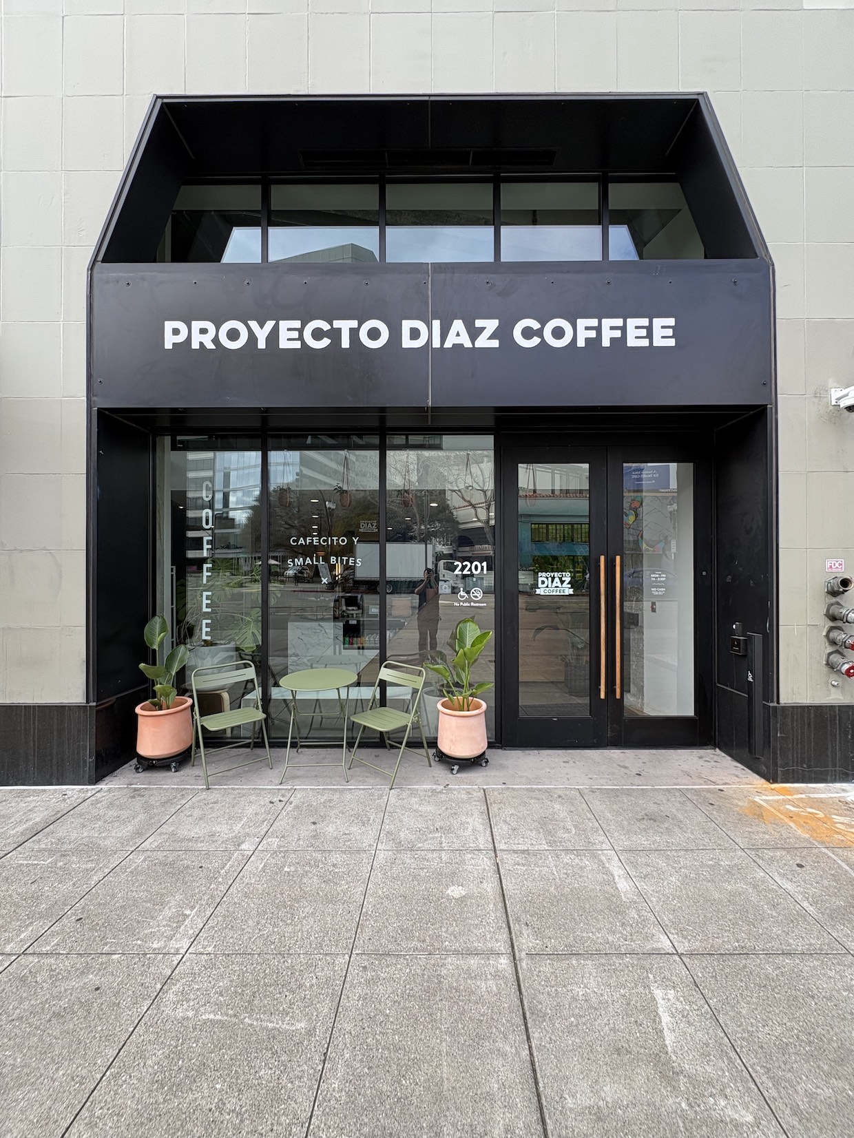 Projecto Diaz Oakland cafe